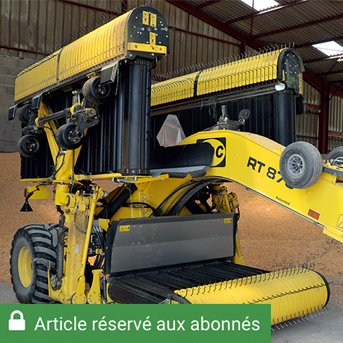 L’andaineur à tapis, investissement réalisé dans le cadre de la Cuma Saint-Eloi, est aujourd’hui utilisé par sept producteurs. © Photo DR