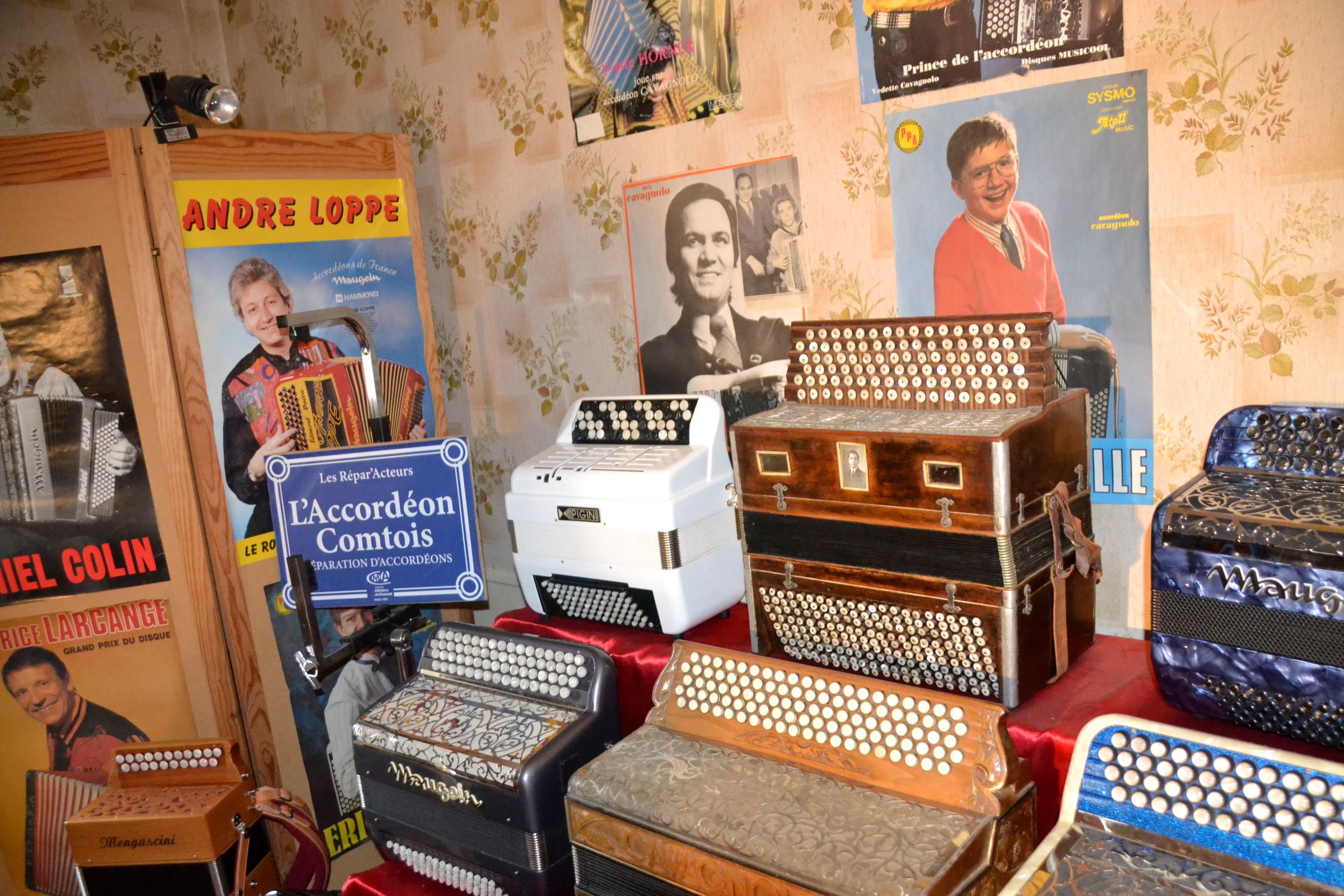 A Dannemarie-sur-Crête, l'Accordéon comtois entretient aussi une collection d'affiches, de partitions, de modèles anciens d'accordéons. Crédit photo : A.Coronel